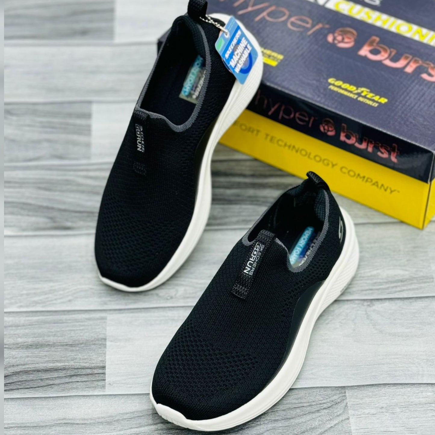 Skecherrs -Vapor Foam BLACK & White