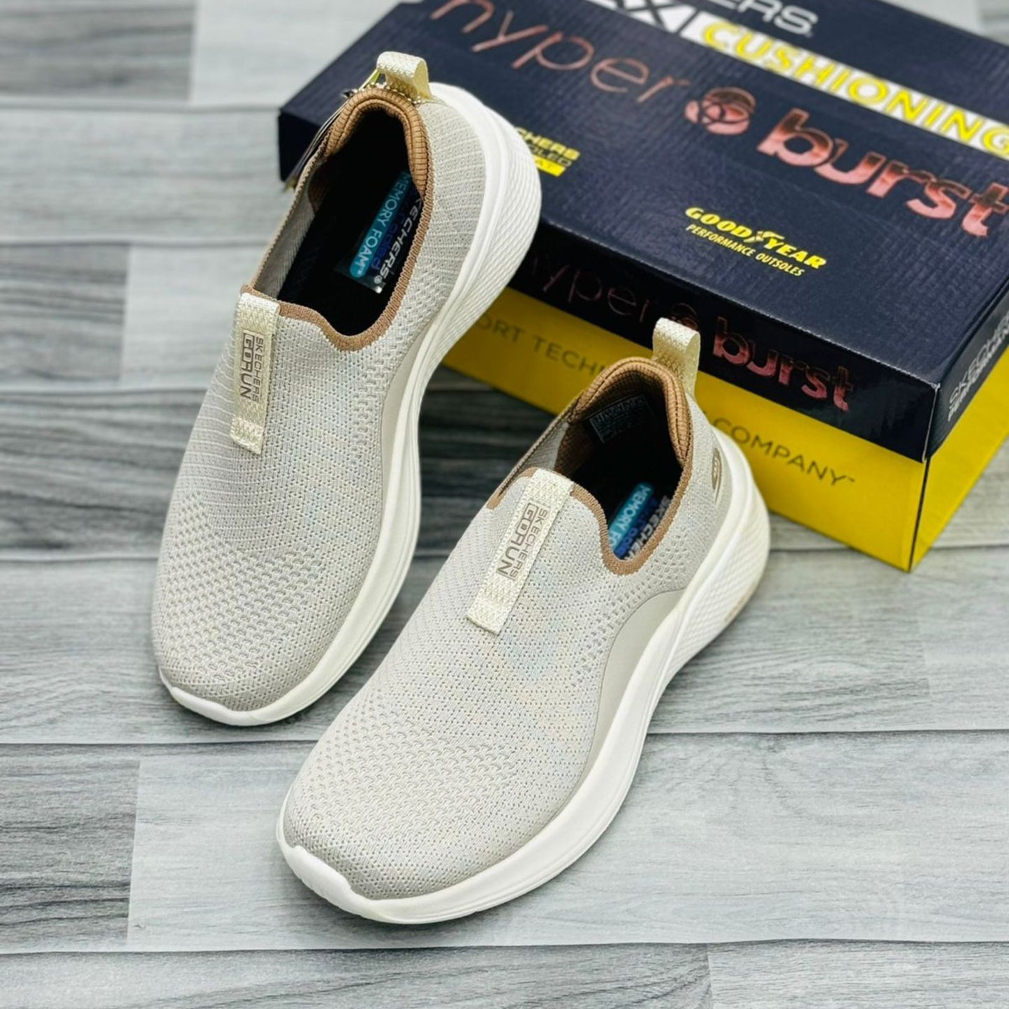 Skechers-Vapor Foam Beige