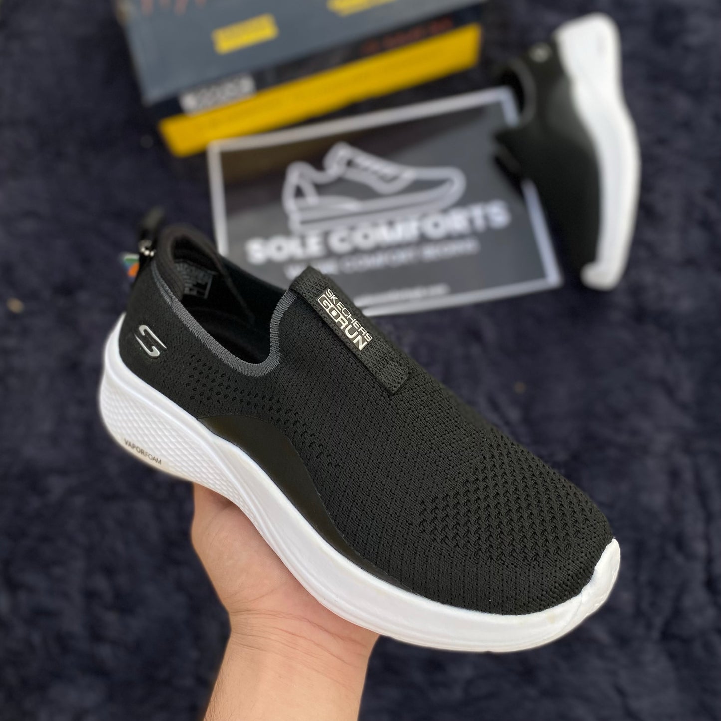 Skechers-Vapor Foam BLACK & White