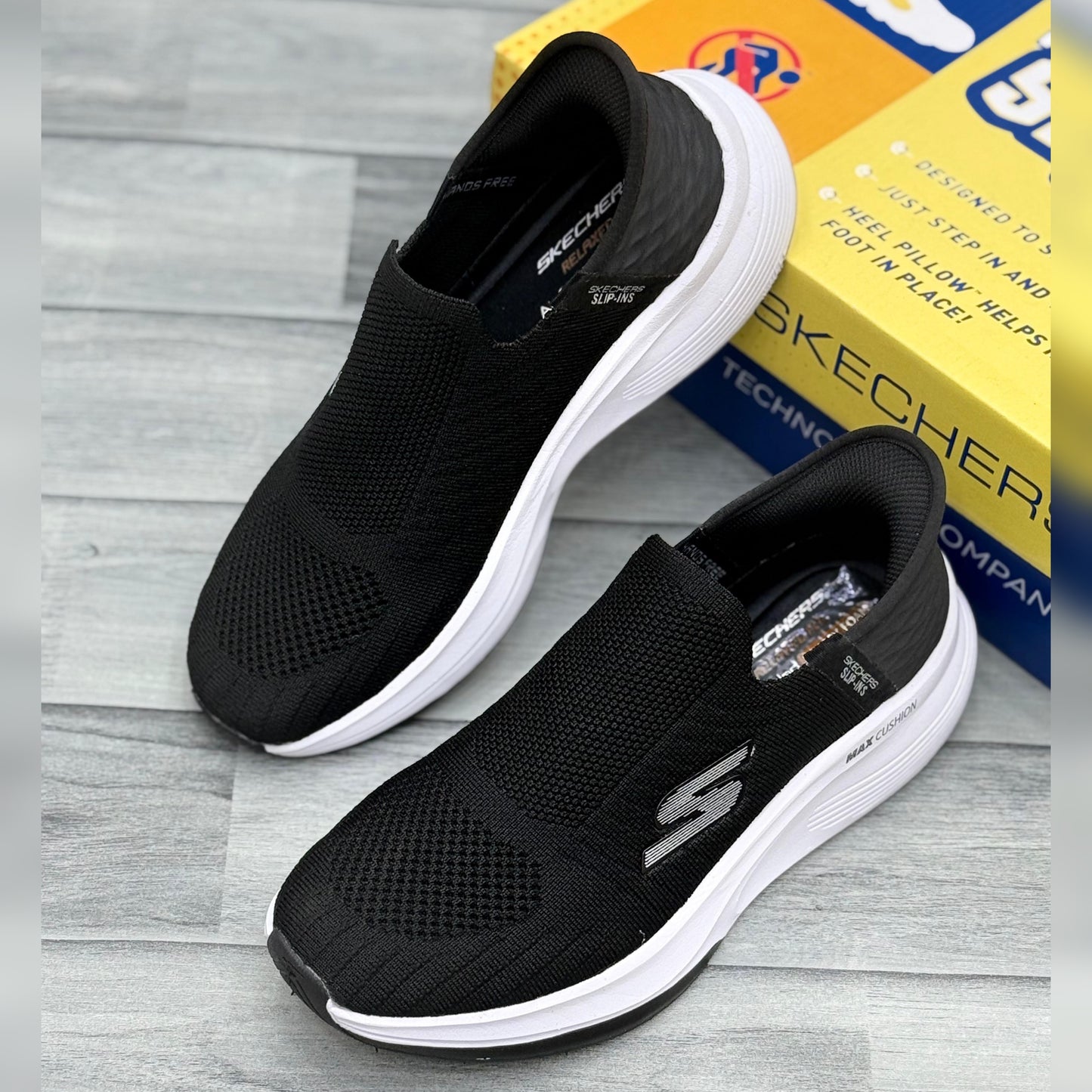 Skechers Slip ins-Archfit-Black & White