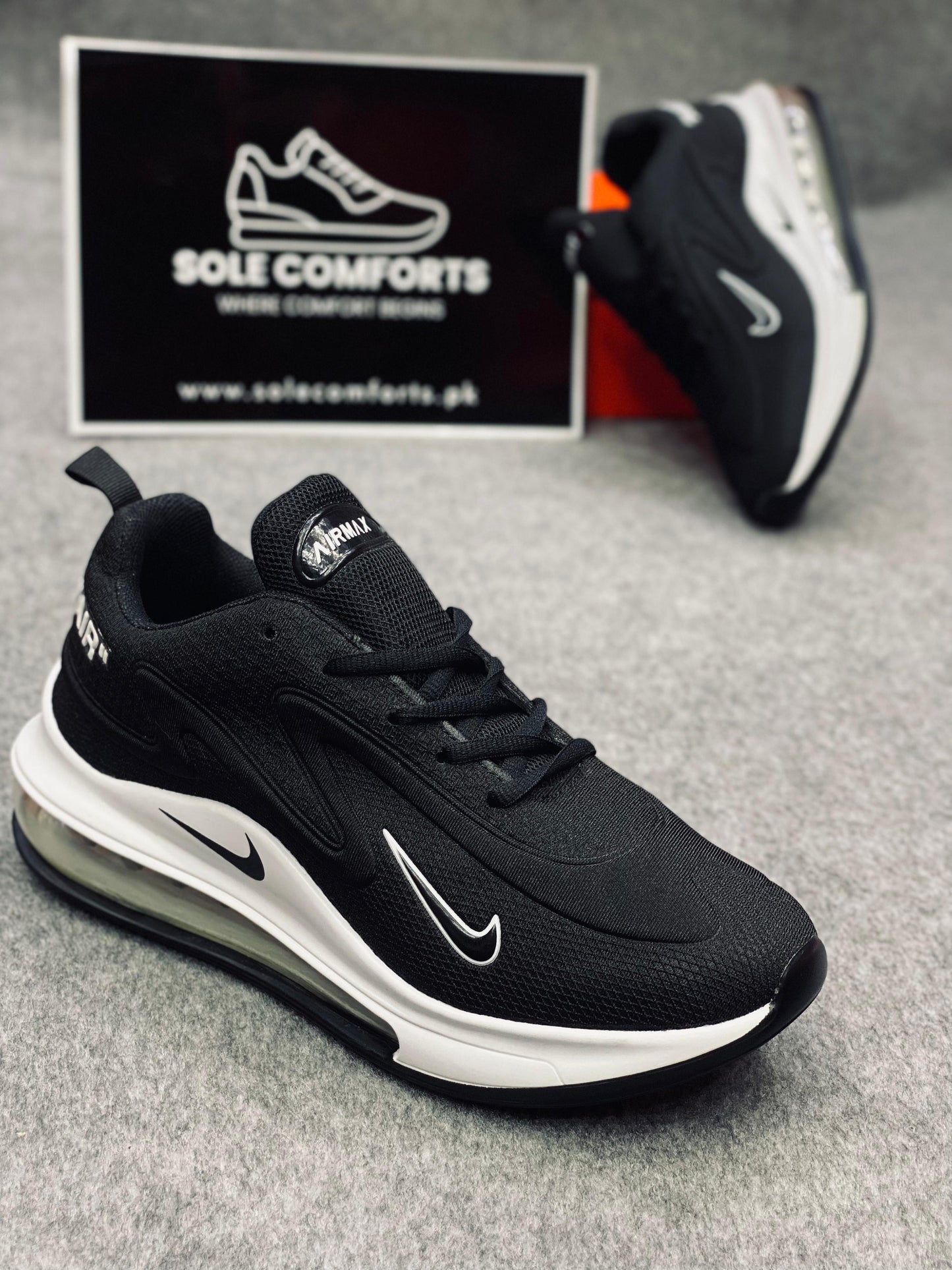 Nike Air Max 720- Black White