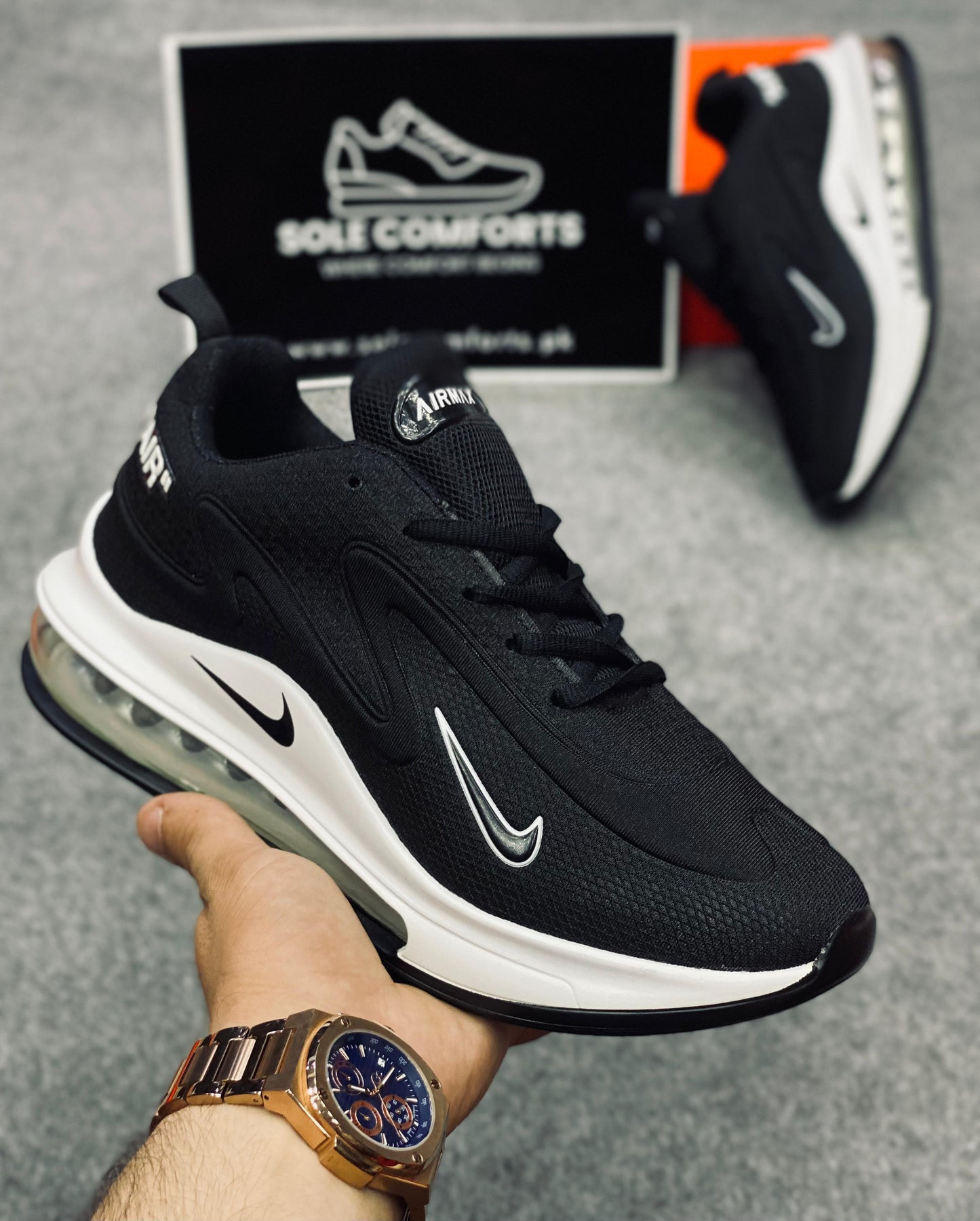 Nike Air Max 720- Black White