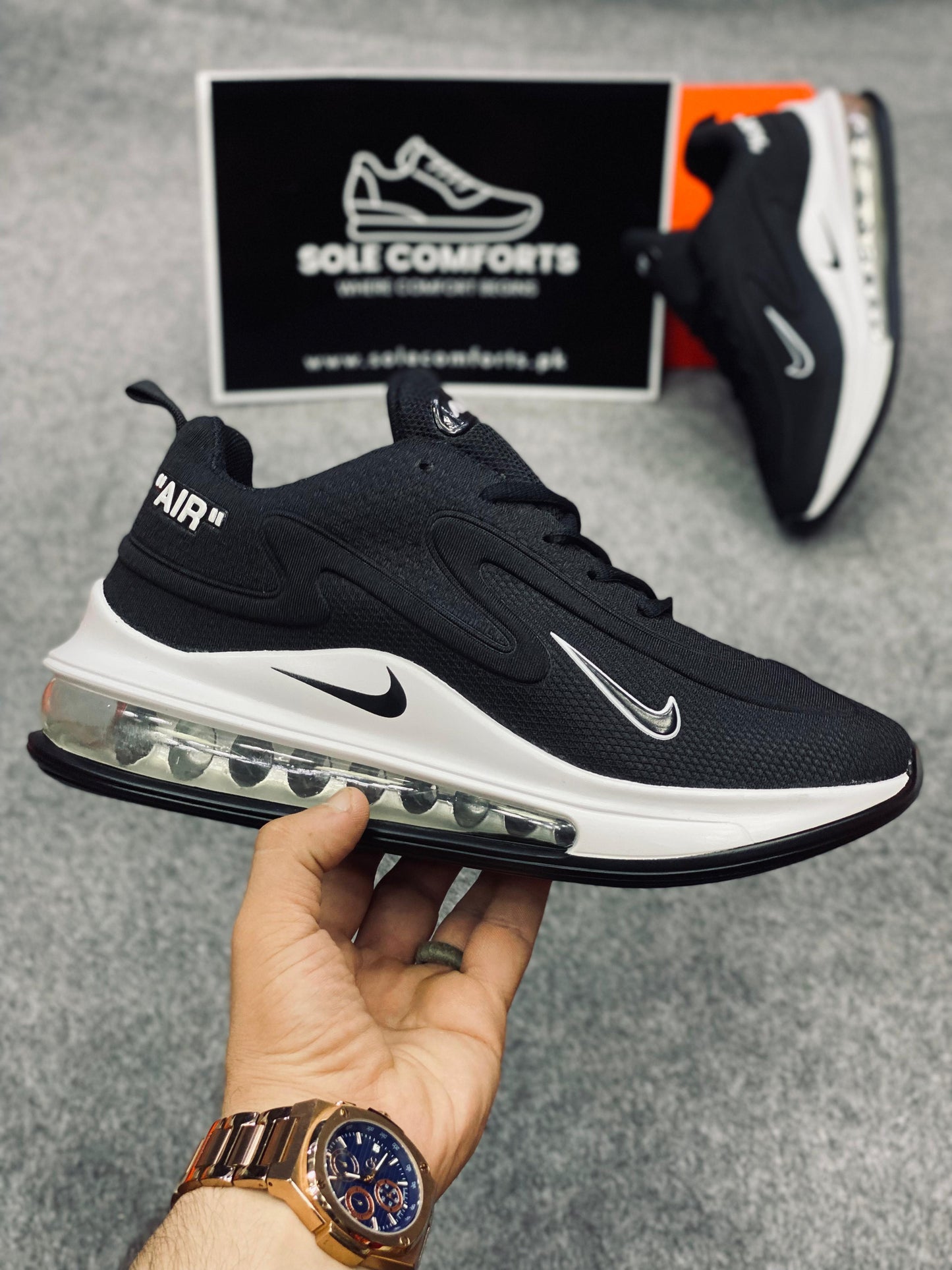 Nike Air Max 720- Black White